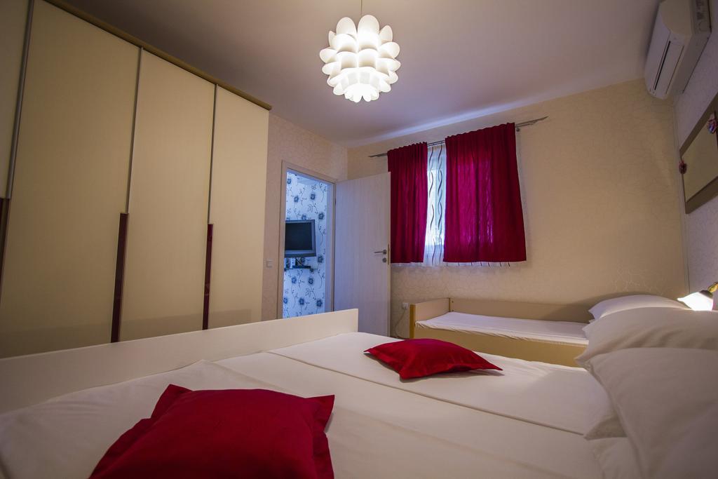 Apartments Rako M&I Podstrana Habitación foto